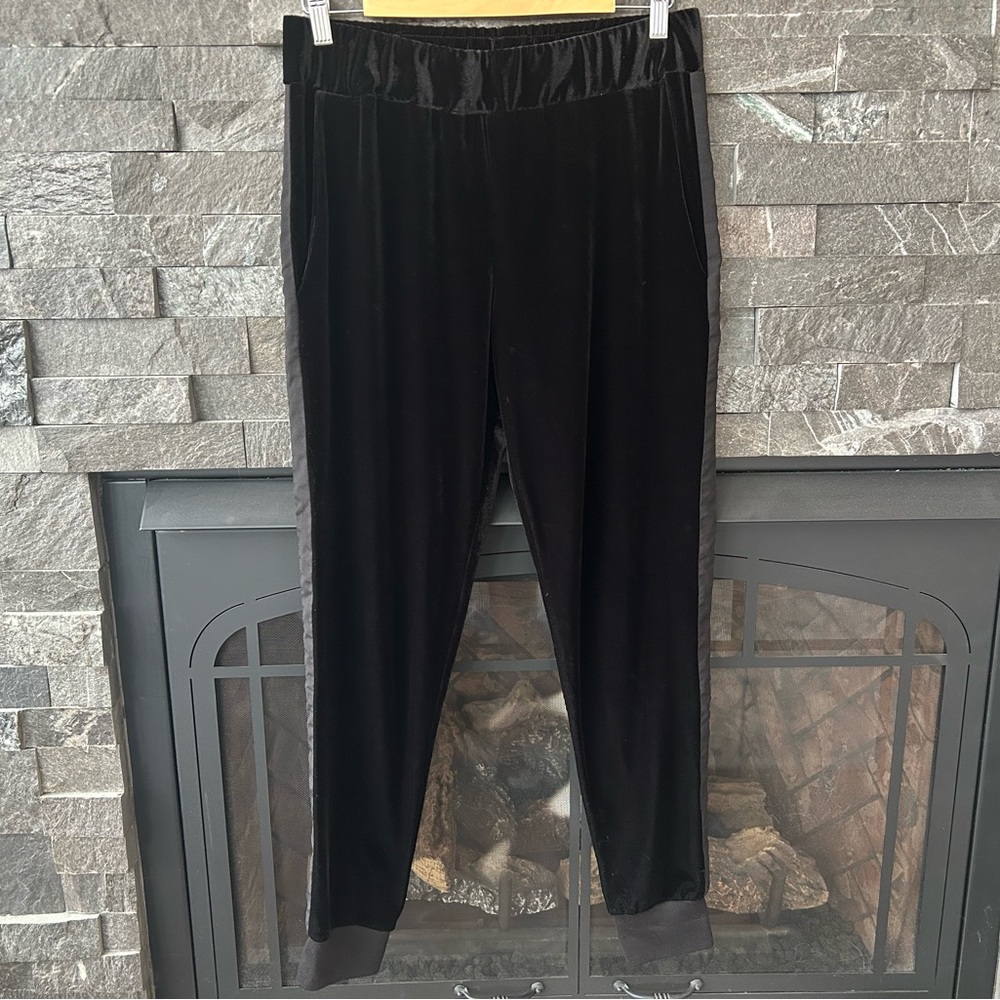 Wayf - Black Velvet Jogger-style Dress Pants